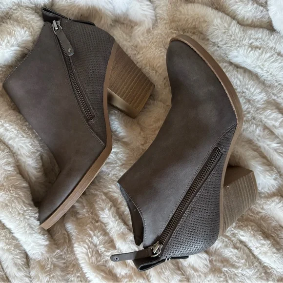 Dolce Vita Gray Ankle Booties - Picture 2 of 4